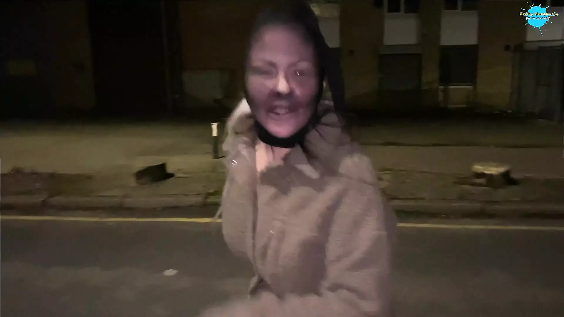 Street girl pushing items up Her pussy while on the run!