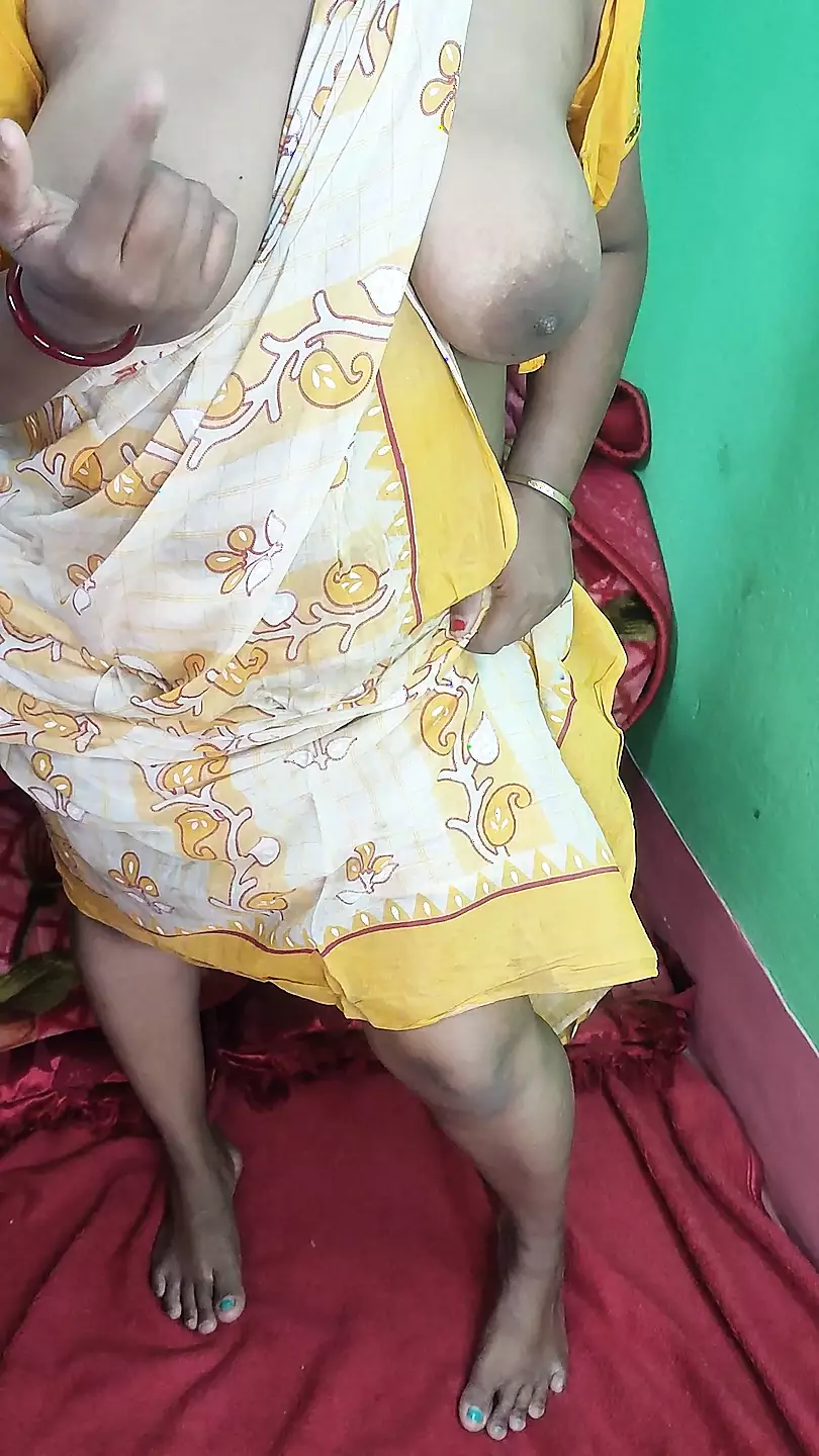 BBW Indian Housewife fucking with carrot
