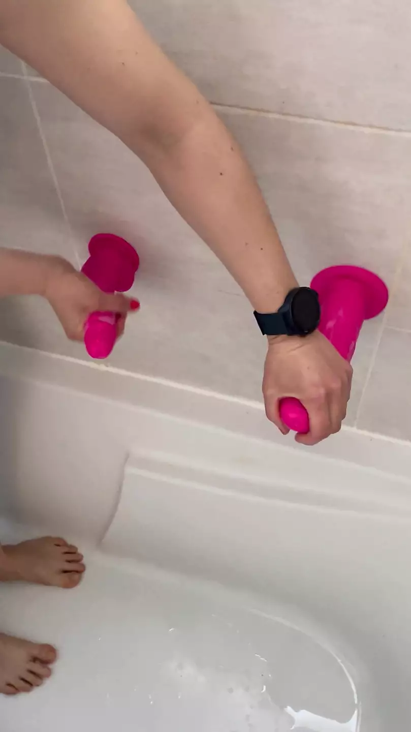 I put on my ass with two good Dildos in my bathroom - Dazzlingfacegirl