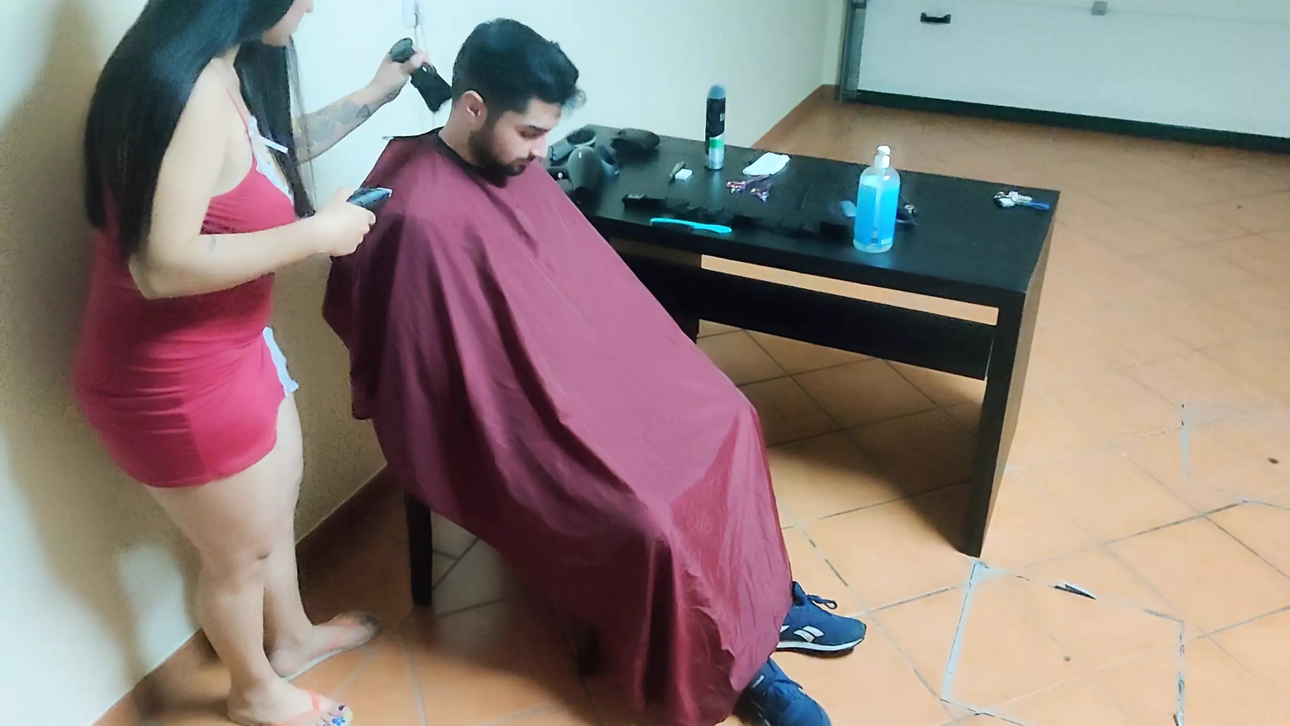 No holes denied with my friend's mother who offered to cut hair