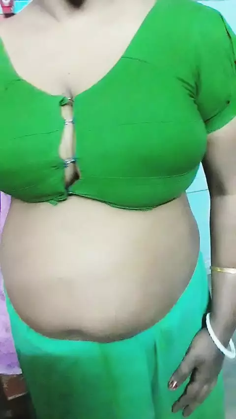 Indian sexy big boobs aunty