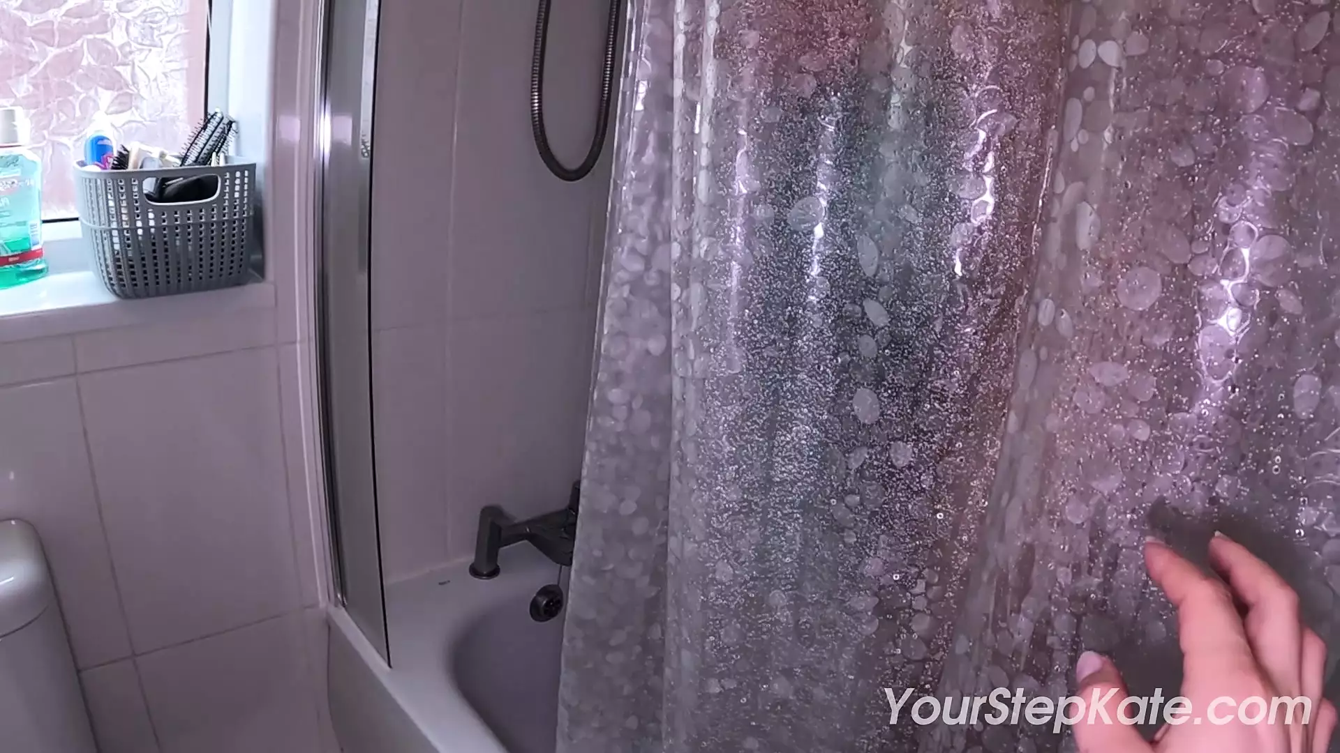 LUCKY STEPSON GETS A SURPRISE BLOWJOB AFTER SHOWER