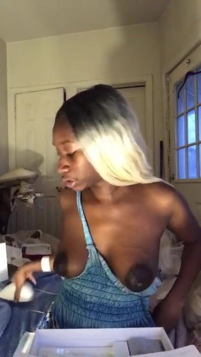 Hot YouTuber Yomairie - Nice mommy areolas pumping milk tits