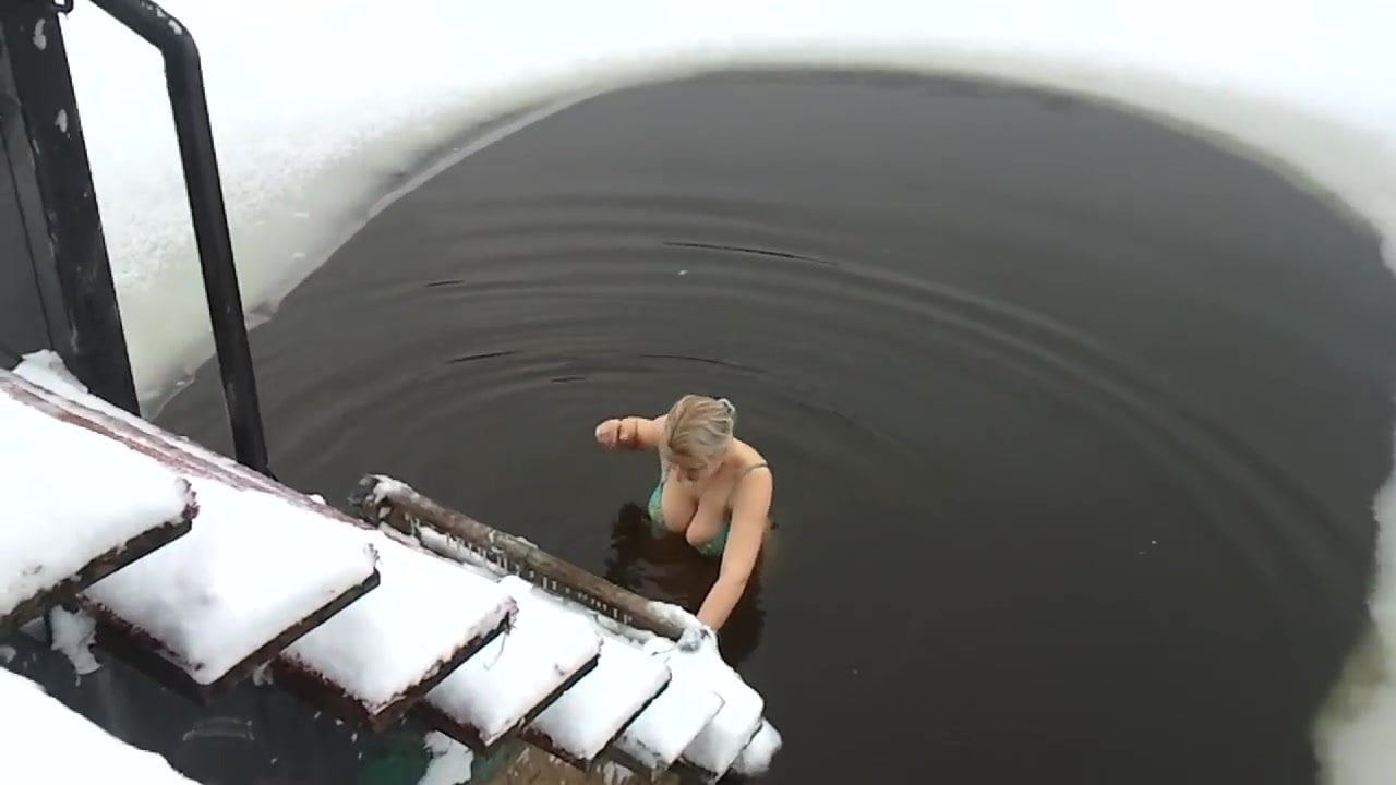 swiming with mother