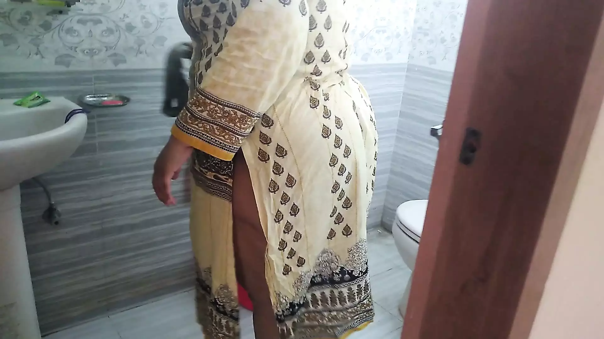Daddy cum on the stepmom's pajamas, while stepmom washing it in the bathroom, then stepson sees stepmom naked & fucks her