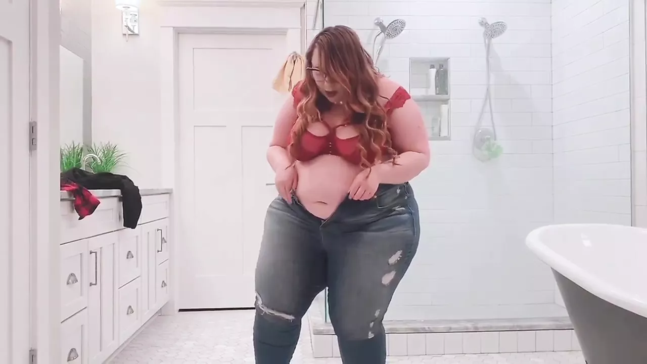 Curvalicious SSBBW Trying on Clothes