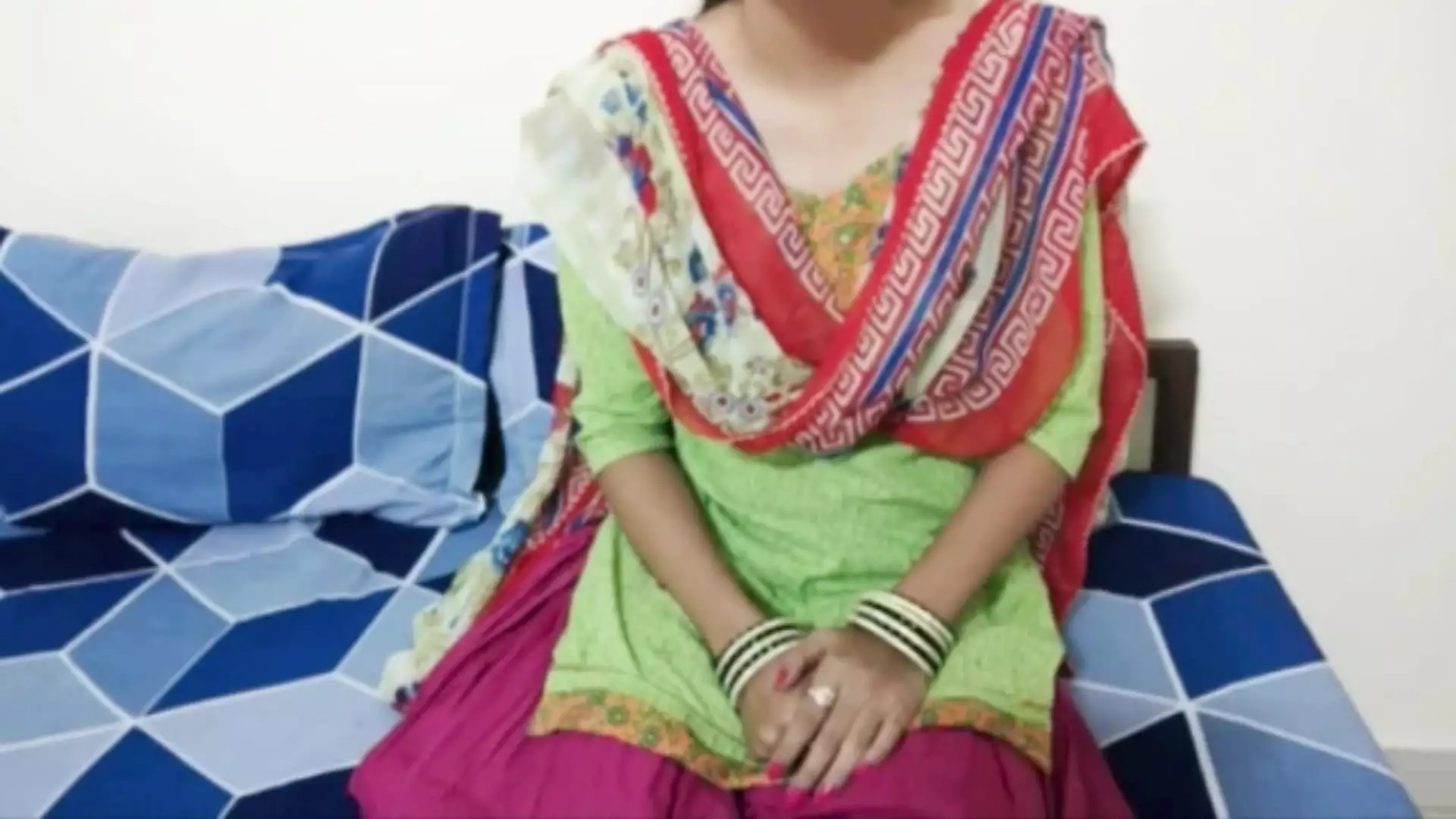 Big Boobs Indian Desi Maa ne Sex ki Lat Laga Di Hindi Audio