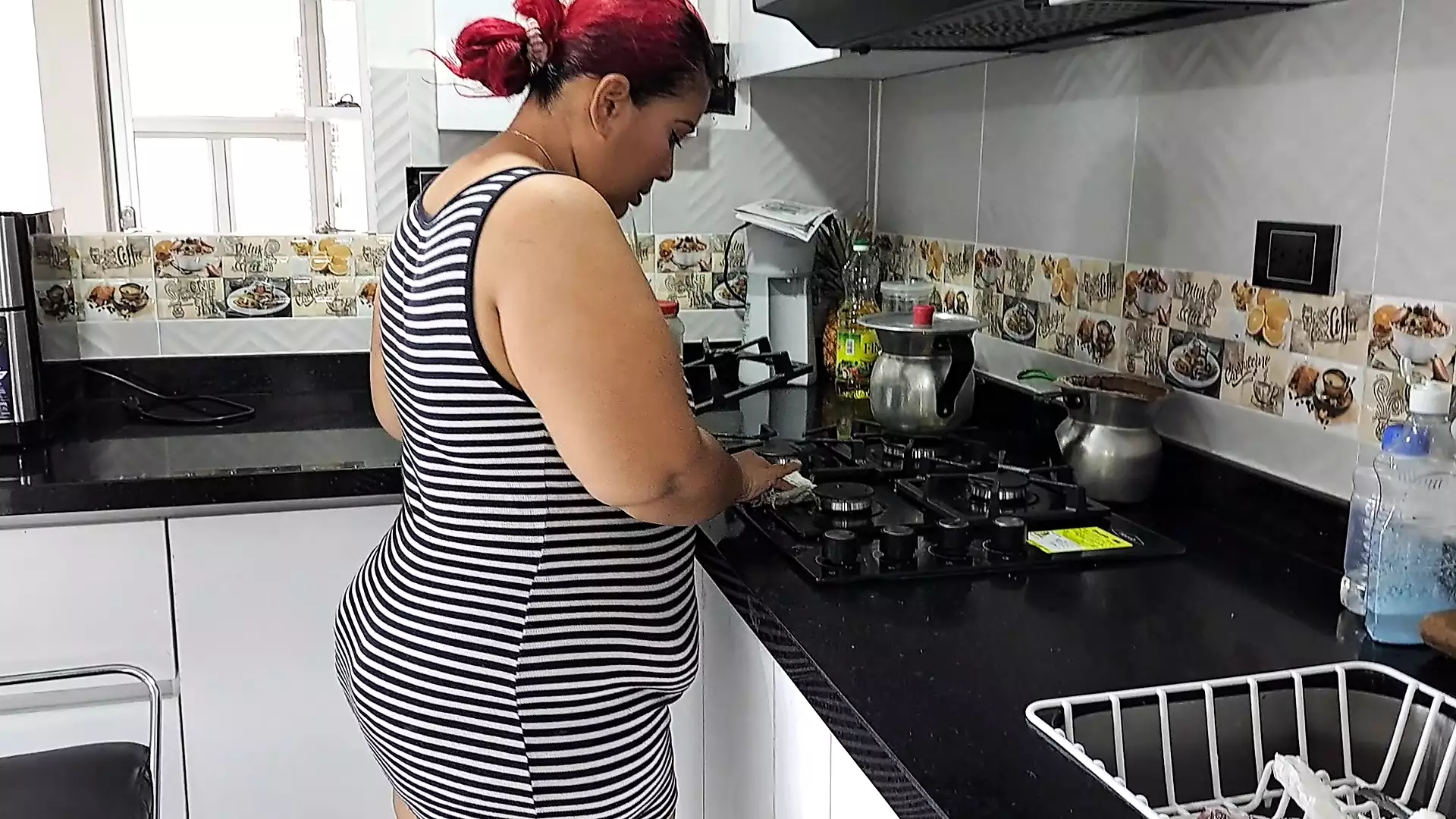 Seducing my stepmother to fuck in the kitchen