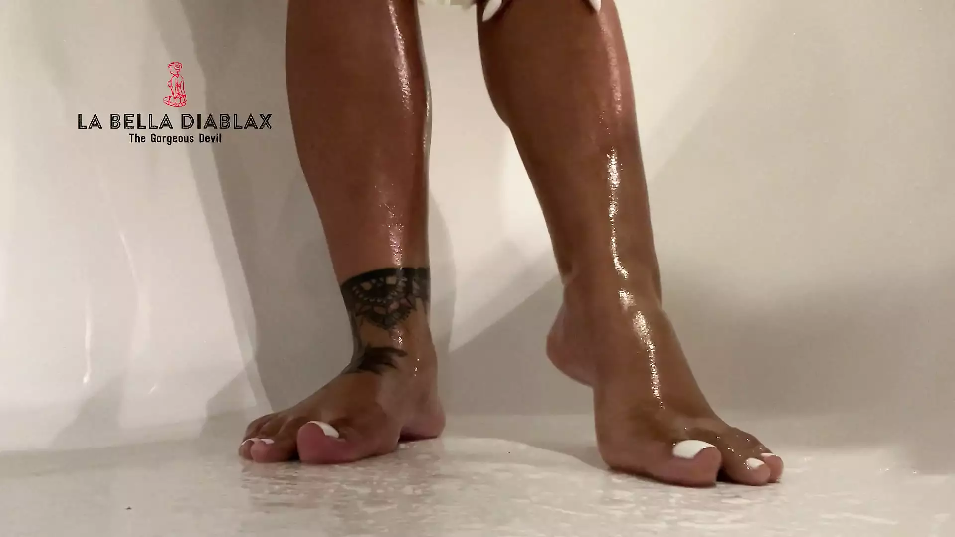 LaBellaDiablaX Gorgeous Oiled-Up Feet