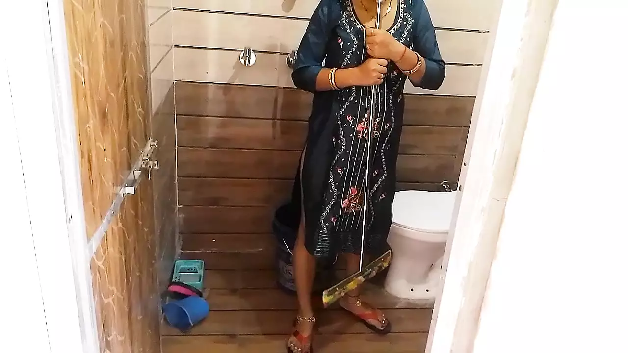 Desi indian stepmom masturbating and fisting with wiper by her stepfather