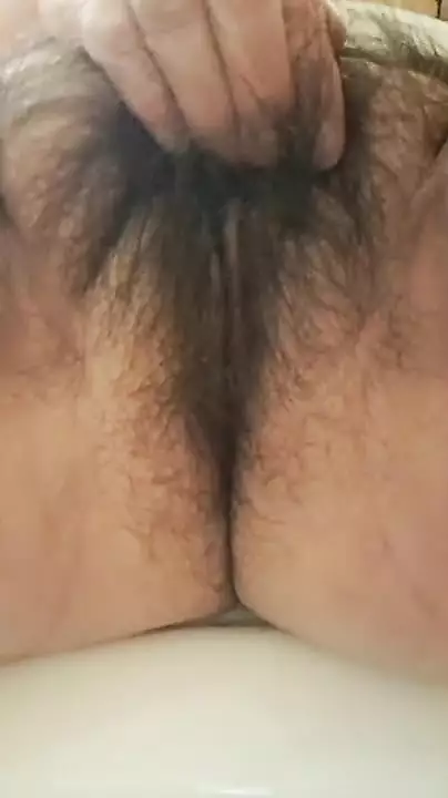Hot Mom seduces and show her hairy pussy in close up Hotmom