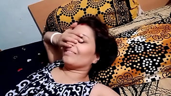 Smile hit sister-in-law in the morning, sister-in-law's ass broke and sister-in-law screamed, mother