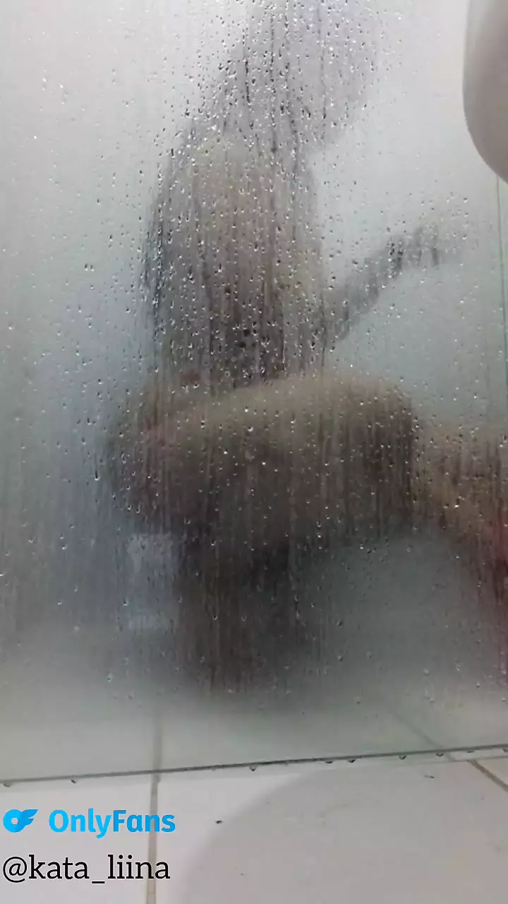 Stepmother in the shower part 1 ..... and she realizes