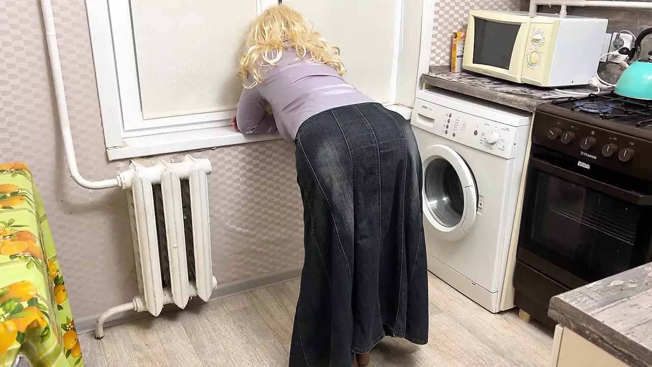 Home shooting anal porn with mature MILF with big ass