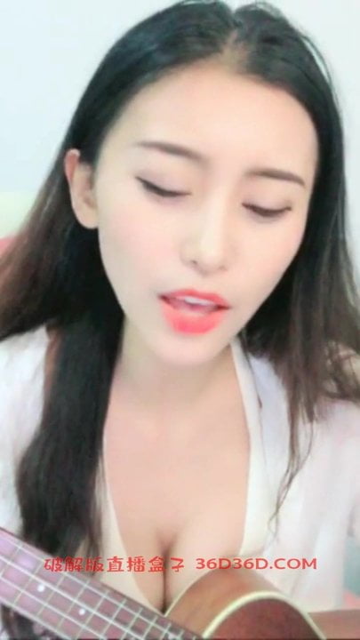 Chinese model MILF handjob at home pretty sexy 36D36D