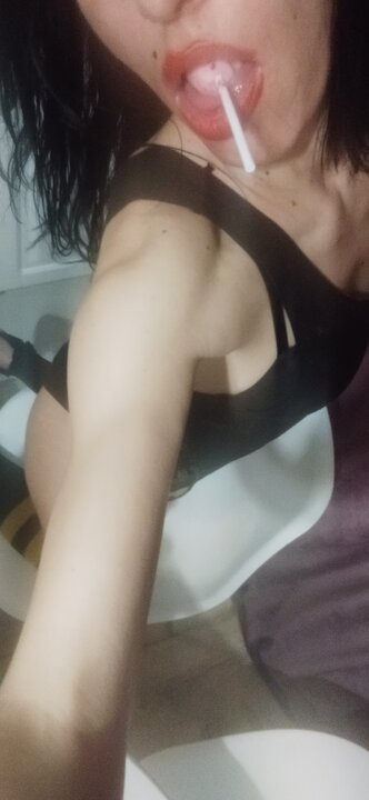 Horny Milf play and pee!