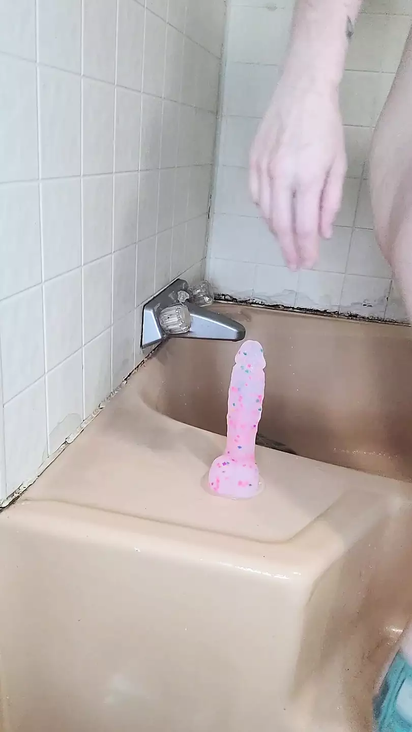 Relax in the tub with Unicornbombshell