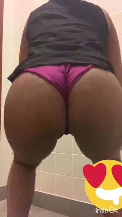 Ebony wife twerkin in public restroom