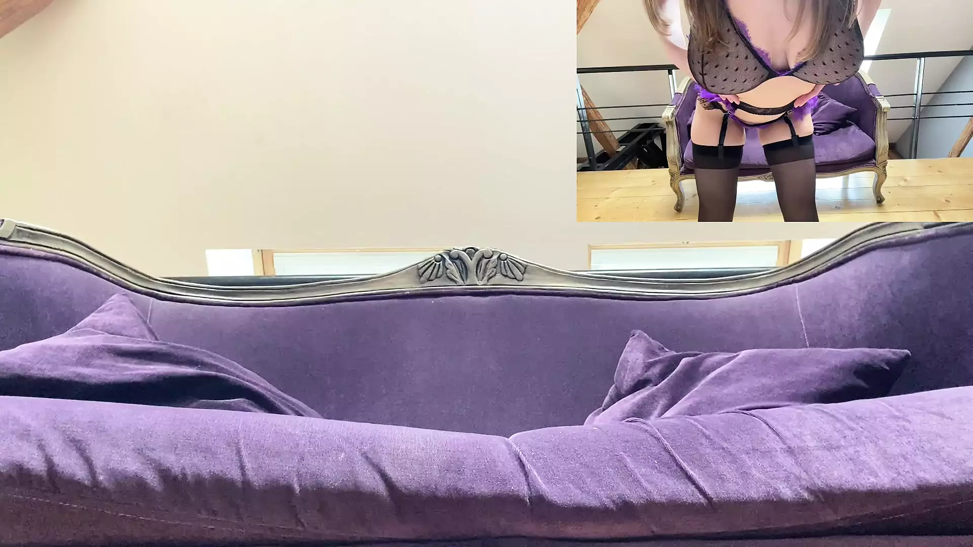 Horny MILF satisfies herself on the couch