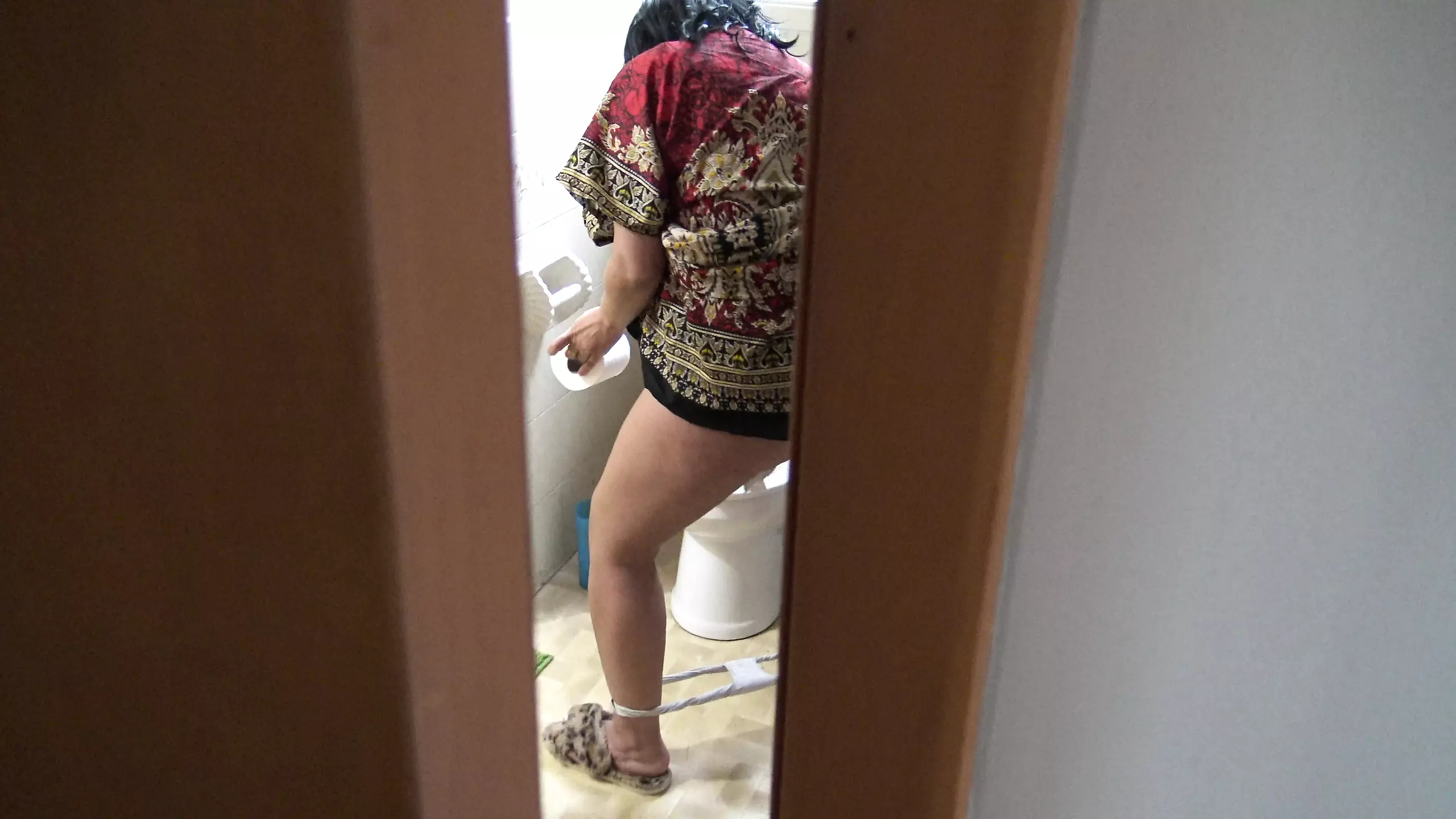 Indian stepmother caught me watching her peeing and she didn't care