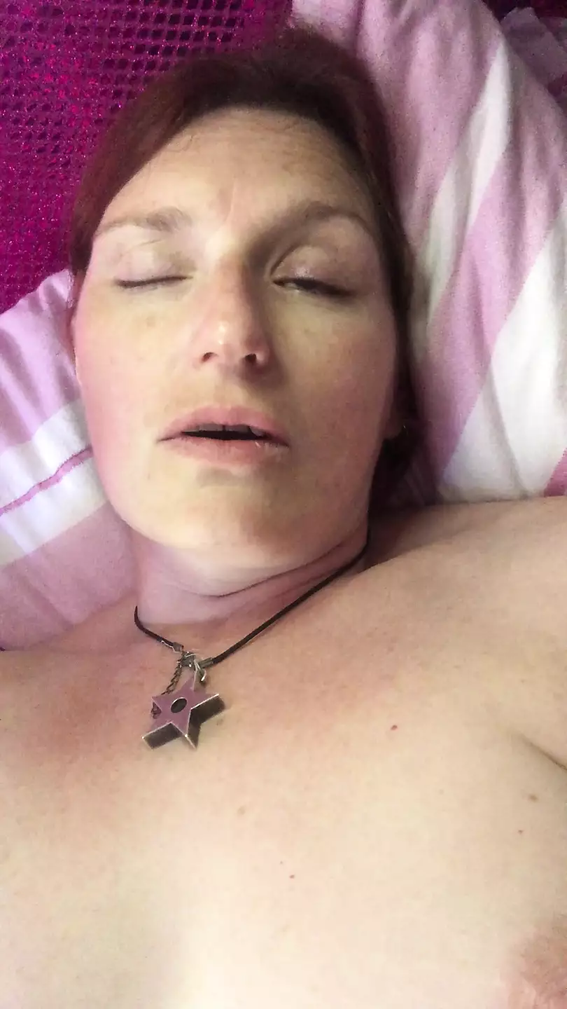 Come spoon this cuddly mature mom after her breakfast wank, grab her chubby little belly n make her pussy drip