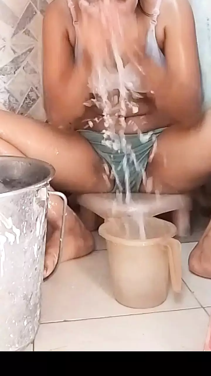 Coca cola botal daal lee chut ke ander or pain hone lga