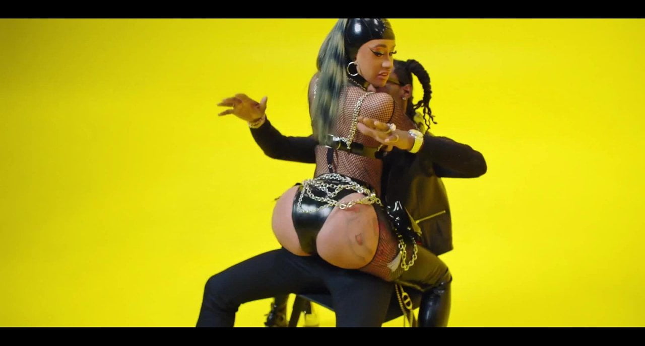 Cardi B show her big ass !! 26.04.2019