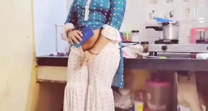 Chachi ko kitchen Me Pela