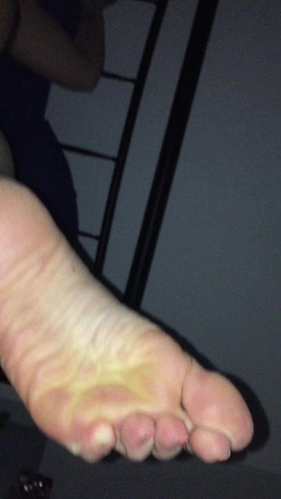 Milf feet and pussy play