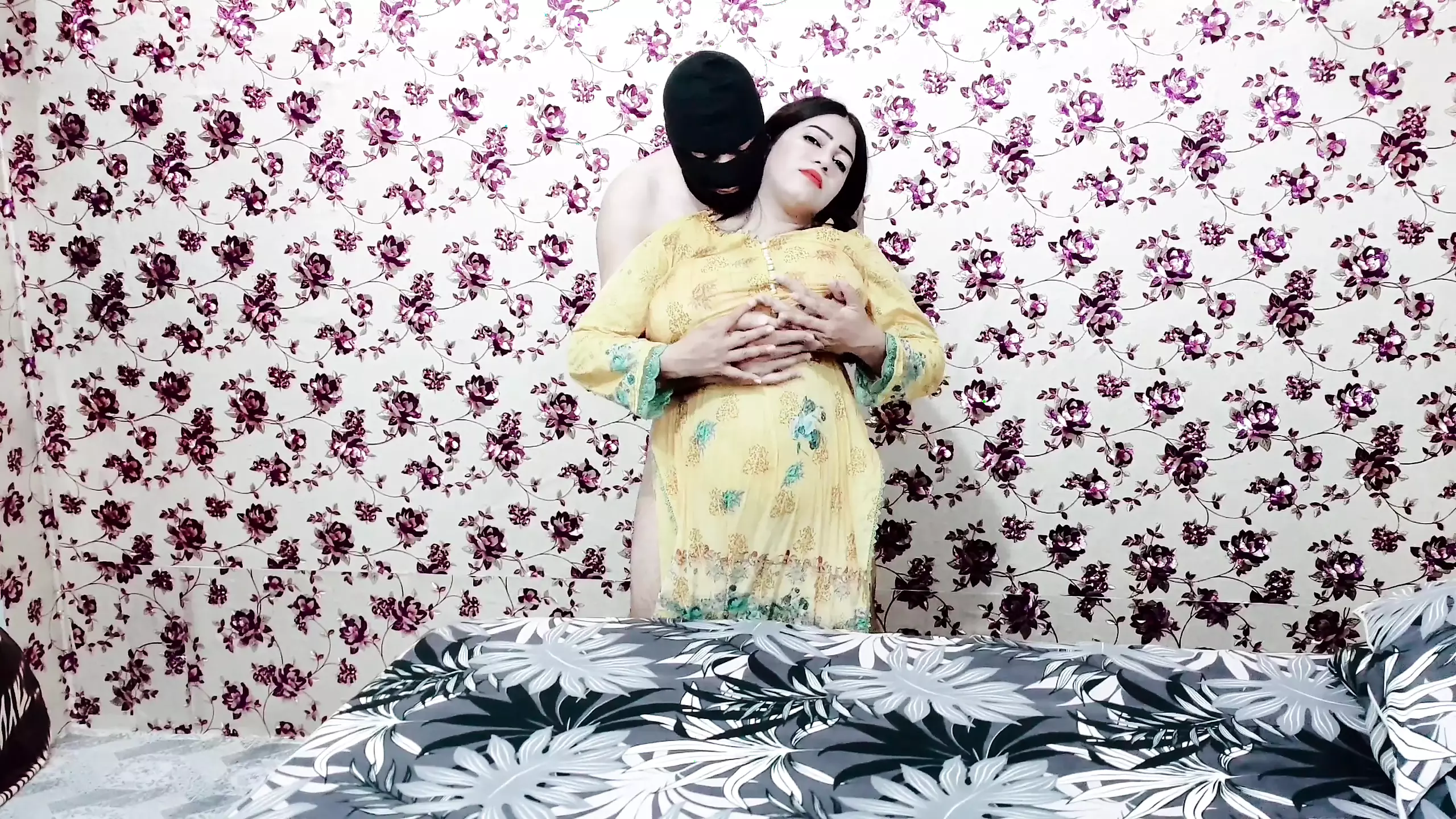 Most Beautiful Indian Step Aunty Romantic Sex By her Friends Son