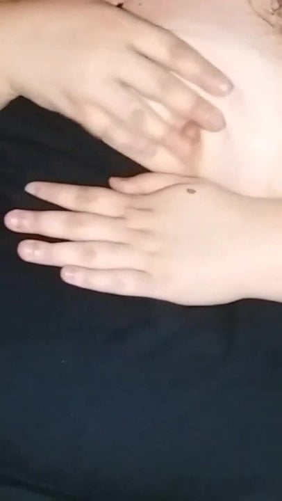 mamma si lecca tettona