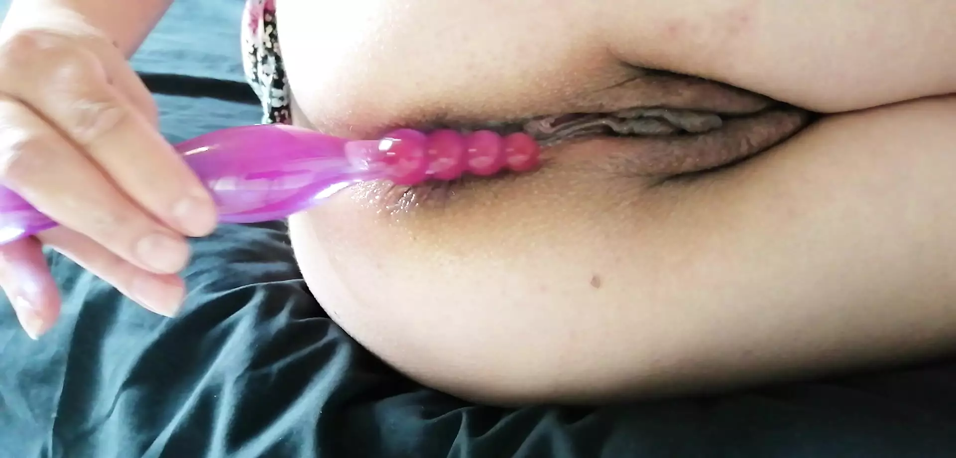 Milf has really tight asshole and she wants big cock in there