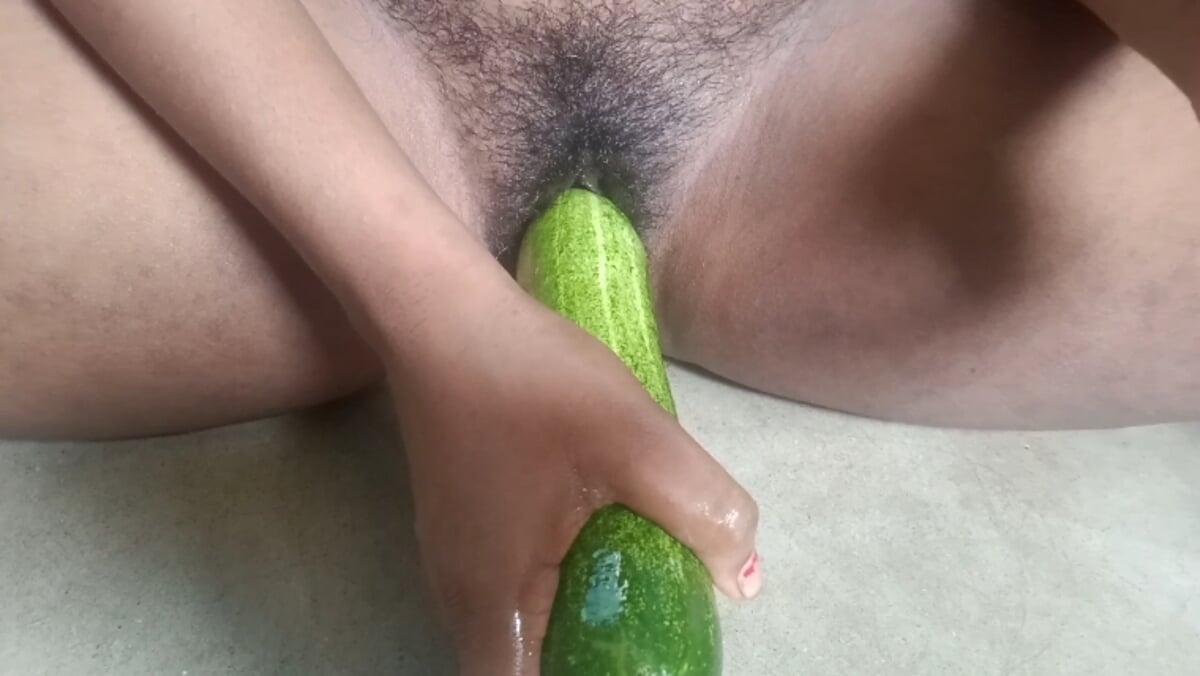 Whole CUCUMBER in My DARK pussy . Taking A Huge Cucumber in my pussy .  Fucking with cucumber . Painful sex video.