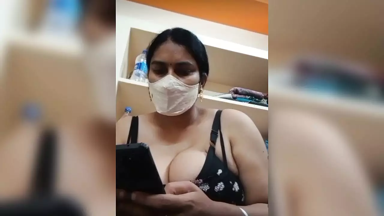 Andhra aunty big boobs tight pussy pedda sandlu boothulu dengudu arupulu kekalu chudandi telugu fuckers