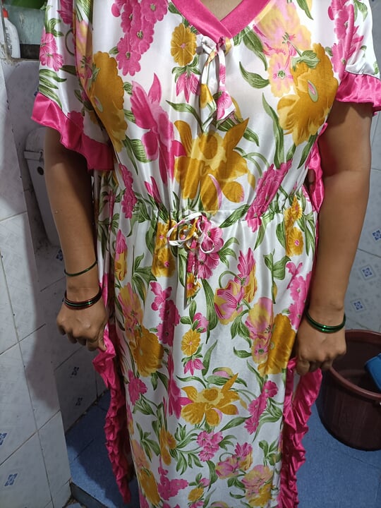 Simeran aunty pissing in toilet