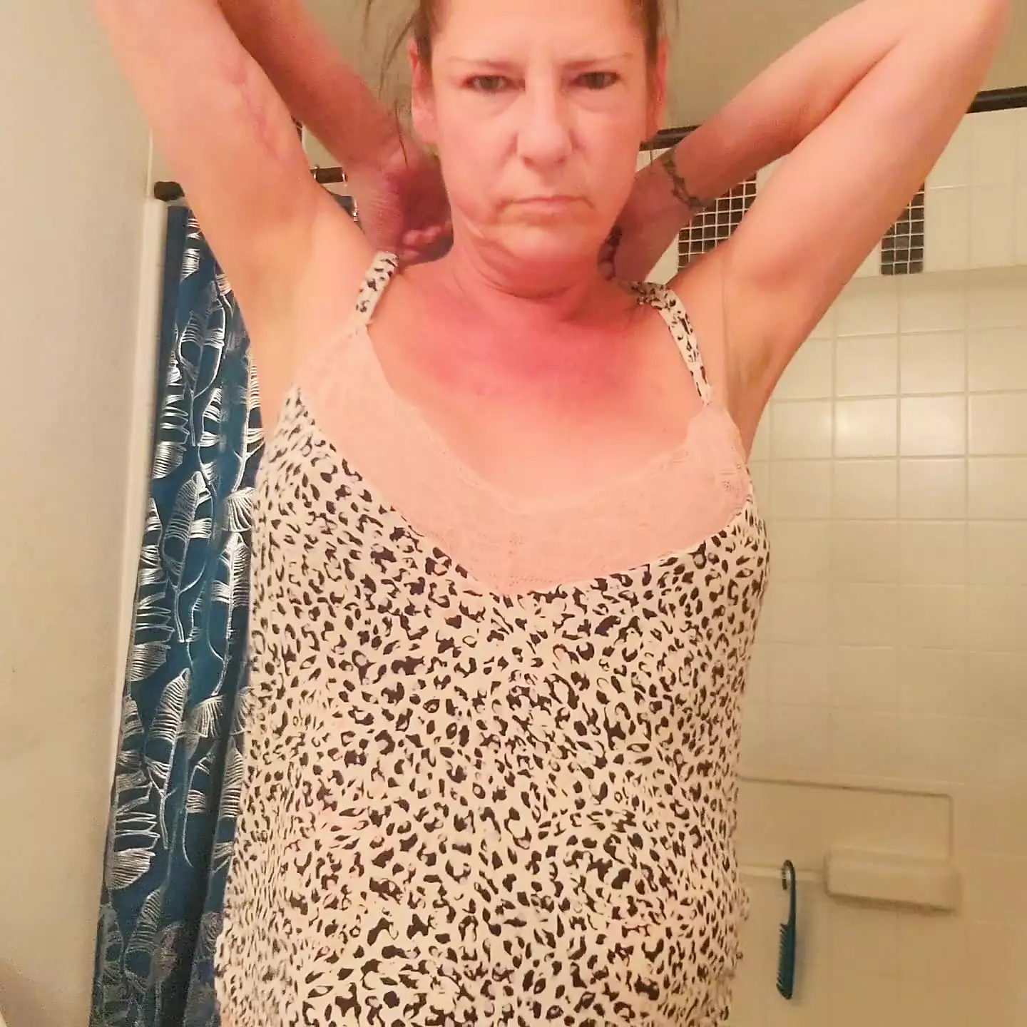 Lonely milf masturbation and talk in bathtub