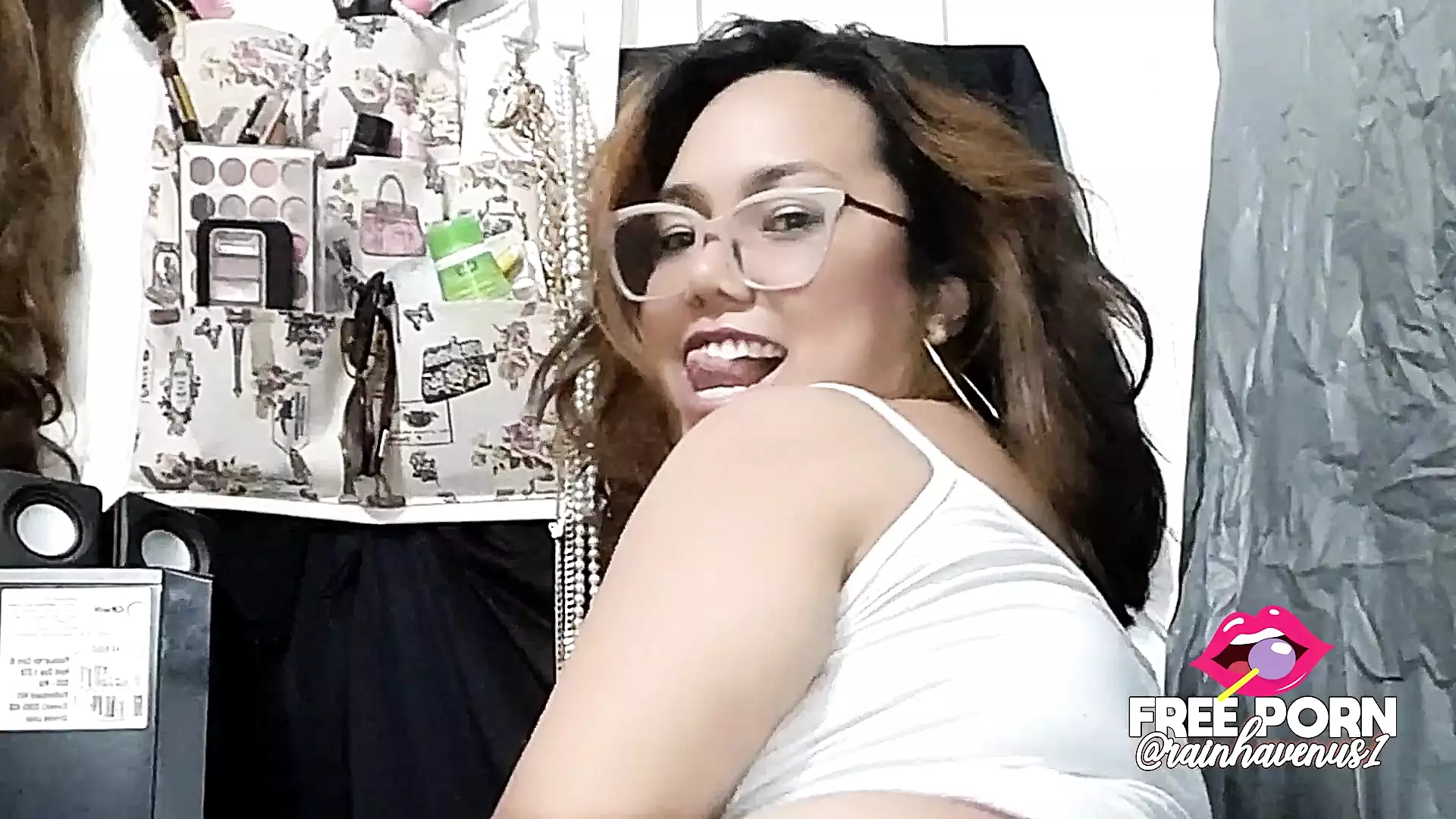 Venus fucks her cousin and takes cum in her mouth