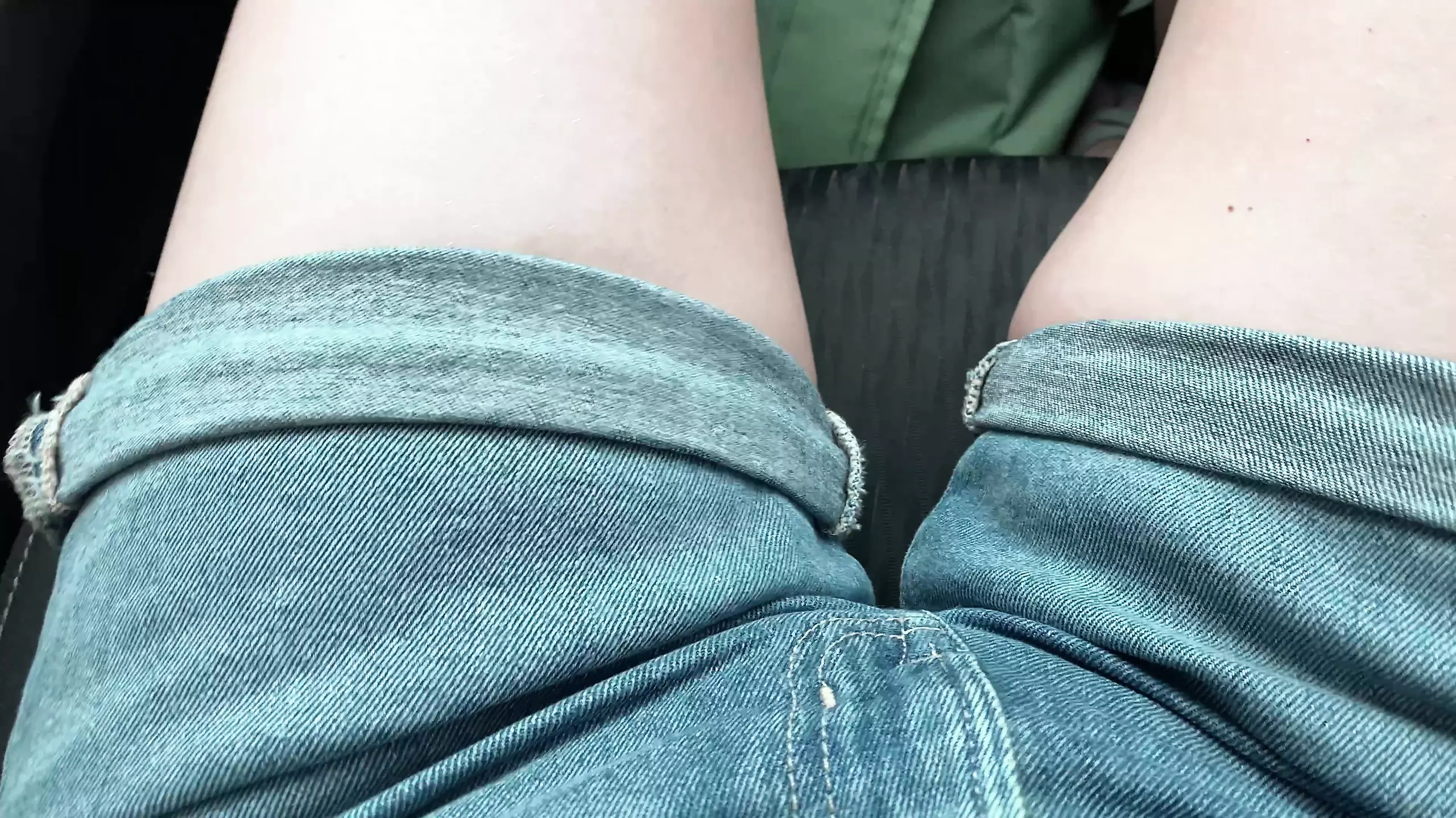 Fingering My Tender Pink Pussy to Orgasm in the Car While Mom Gets Out