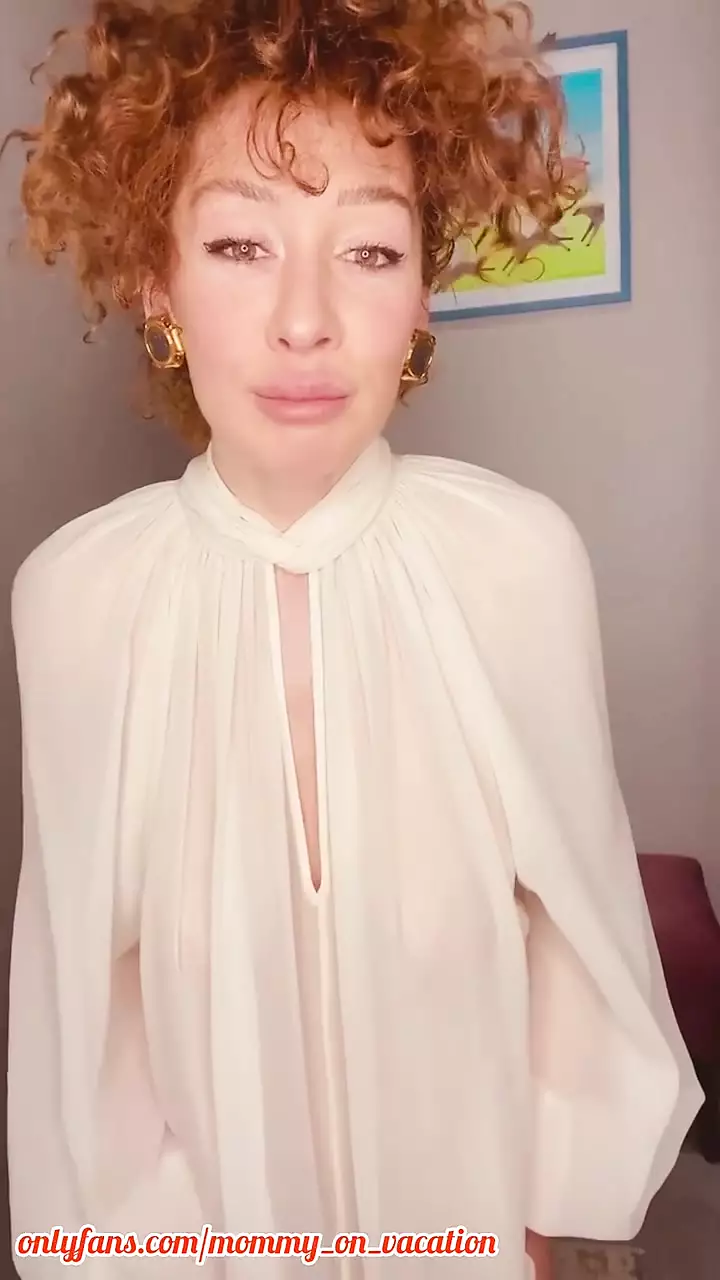 Horny Redhead Mom Teasing You with Her Perfect Body