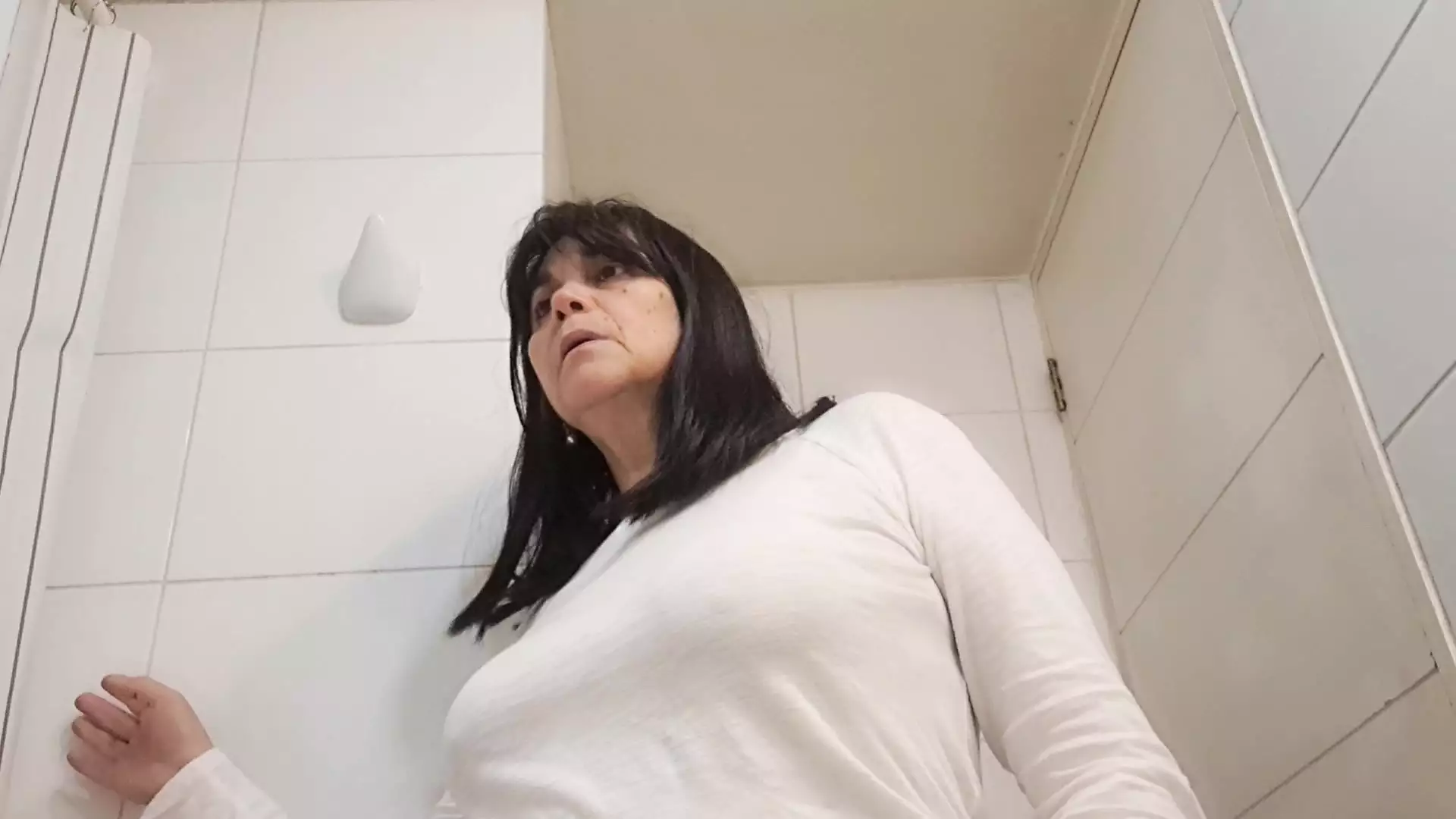 mom has sex in the bathroom and cums on her face