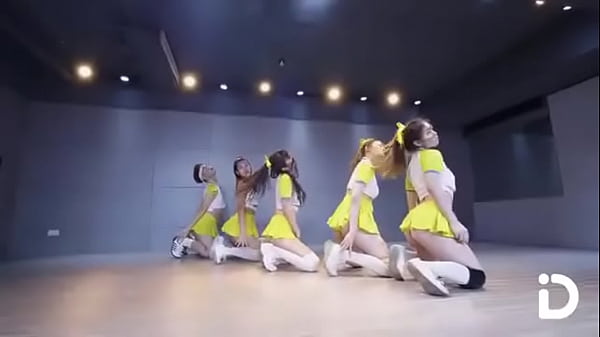 Asian girls wiggling their hot ass